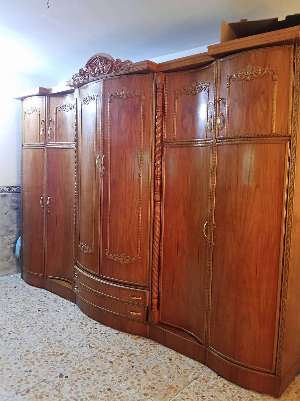 سلام عليكم عندي هاي غرفه للبيع بغداد الحسينيه ***********

