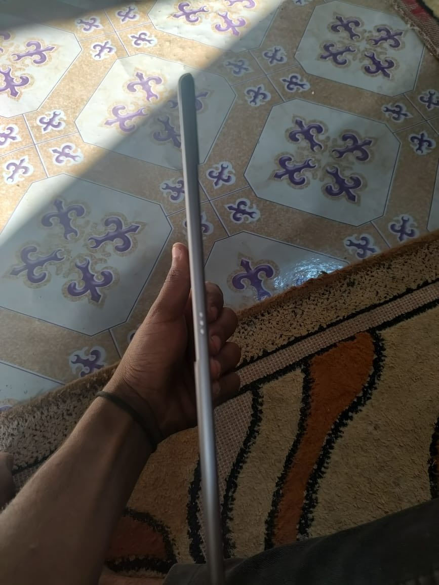 السلام عليكم ايباد iPad  7 ذاكره 128 الجهاز نضيف يخبل استعمال بيت كامل الملحقات شاحنه اصلي +كارتون مراوس باكس ماكس أو بيع مستعجل عليه 
رقم متواجد واتساب ***********
