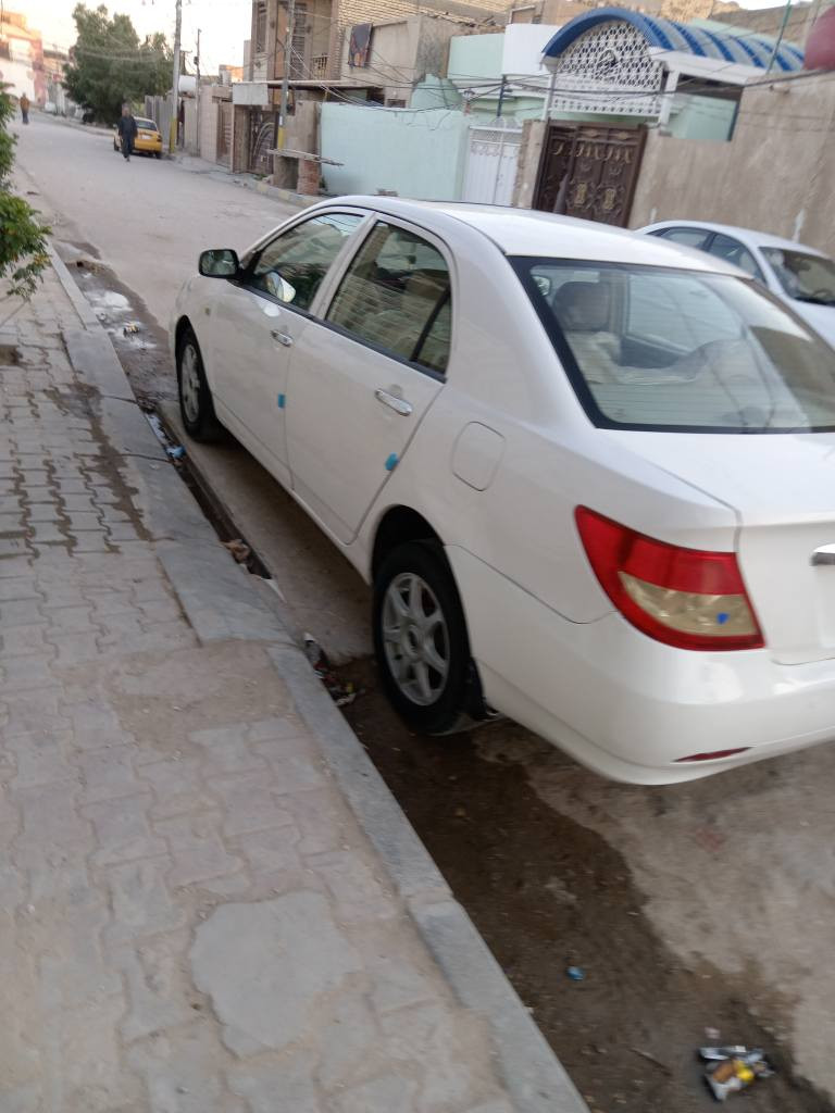 بيوايدي اف ثري كير عادي موديل كير ومحرك بلادي مستوبيشي.. مكفوله من الضربه تبريد شغال  بيها صبغ دوس وجاملغ مكانات.. سعرها ٤٩ بيها مجال بسيط او مراوس.. سياره جاهزه.. مكانها كربلاء.. ت ***********... كربلاء, العراق
