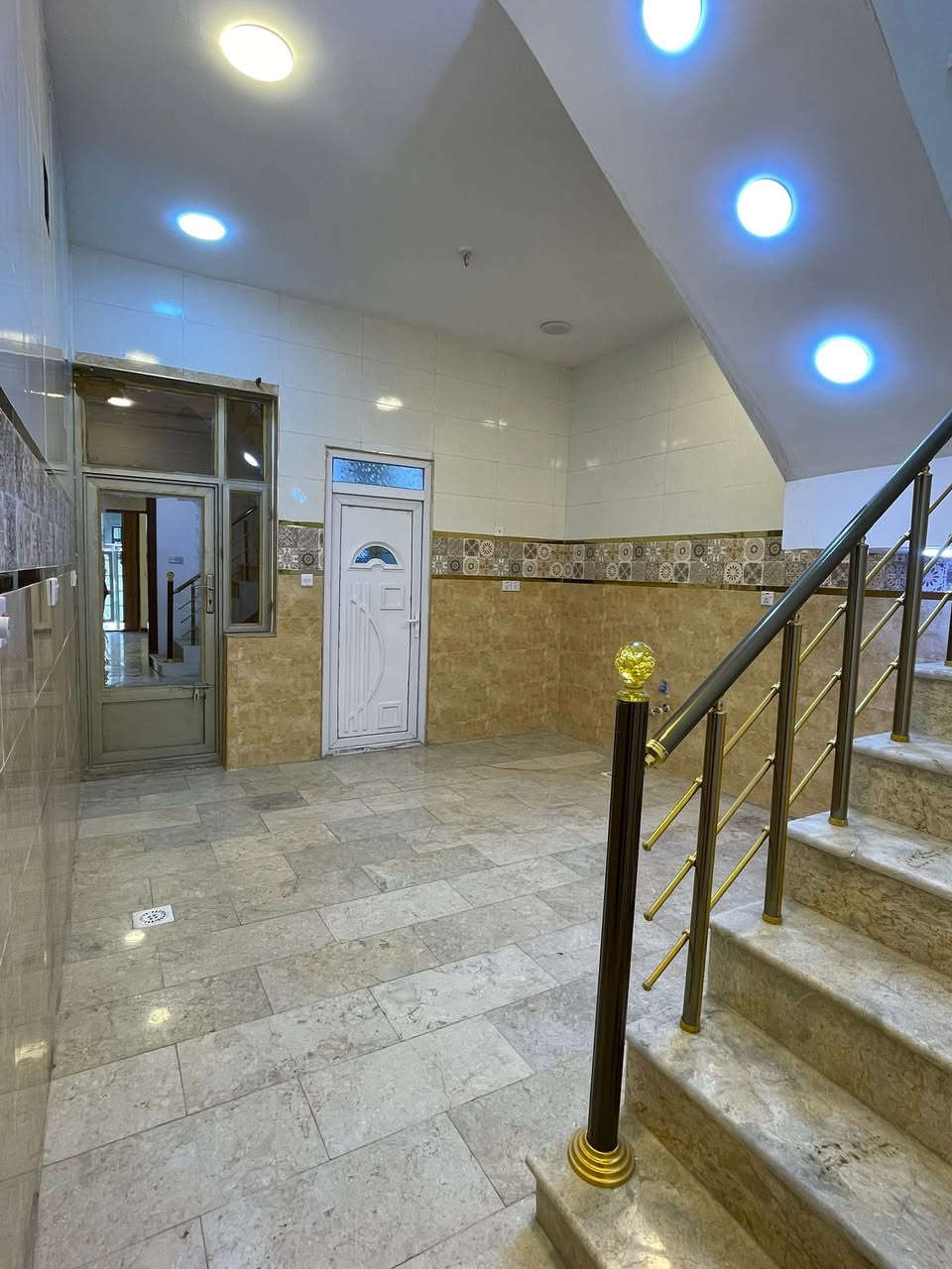 #للايجار_في_السيديه      ( الاعمار الهندسي للعقار )
دار سكن مساحه 50 متر 

يحتوي على ؛. 

2غرف نوم _صاله_مطبخ_خدمات2

موقع مميز جدا مربع الضباط 

#مبلغ الايجار  (850 الف غير قابل للتفاوض ) 

للاستفسار اكثر الاتصال على الارقام التاليه ؛.

***********

***********

او زياره موقع الشركة 📍

السيدية الضباط مجاور افران الزيتون 2 

#شركه_الاعمار_الهندسي_للاستثمار_والتطوير_العقاري
