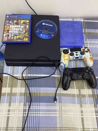 بلي فور سلم نضيف مامفتوح ويا يدتين والشاحنه مالتهن وويا قرص GTA5 و فيف...