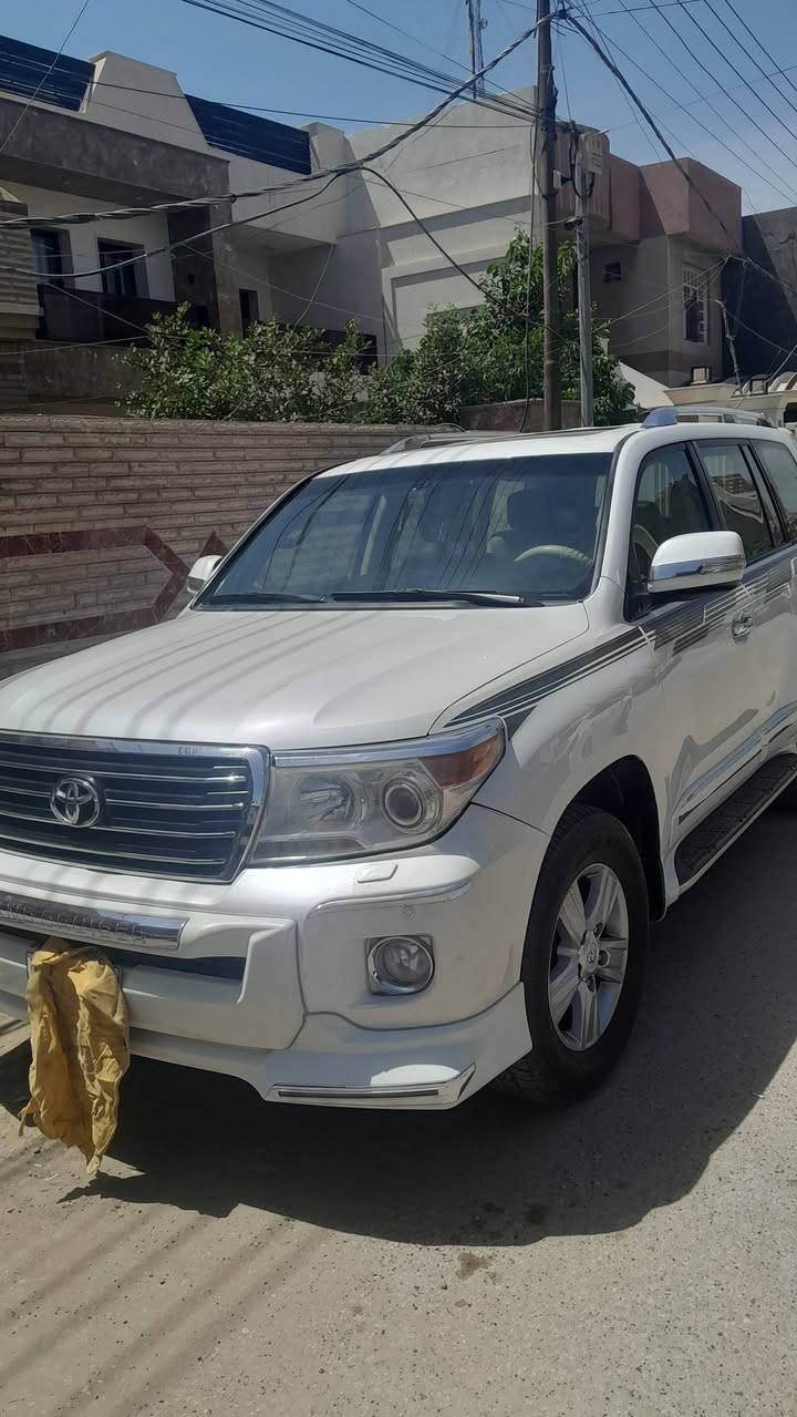 مساء الخير عندي لاندكروز موديل ١٢ مكفولة ماشيا١٨٠ مافيها لاتبديل وضربة ولاصبغ رايده ٣٣٠ تلفون ***********
