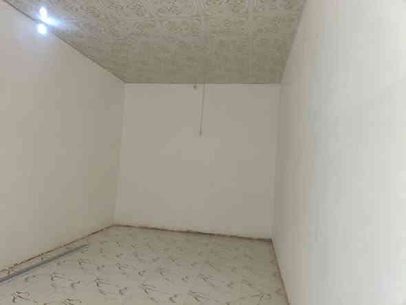 (78وبي مجال )بيت ركن على شارعين بحي سبل مقابل سجن الاصلاحي قرب المدرسة مساحته 200متر كافت الخدمات ماي ومجاري وكهرباء بلباب متكون من غرفتين ومطبخ وصاله وديوانيه وصحيات صب كونكريت بناء جديد شغل درجه اوله للعلم البيت فارغ حاليأ للستفسار اتصل وبخدمتك ***********
