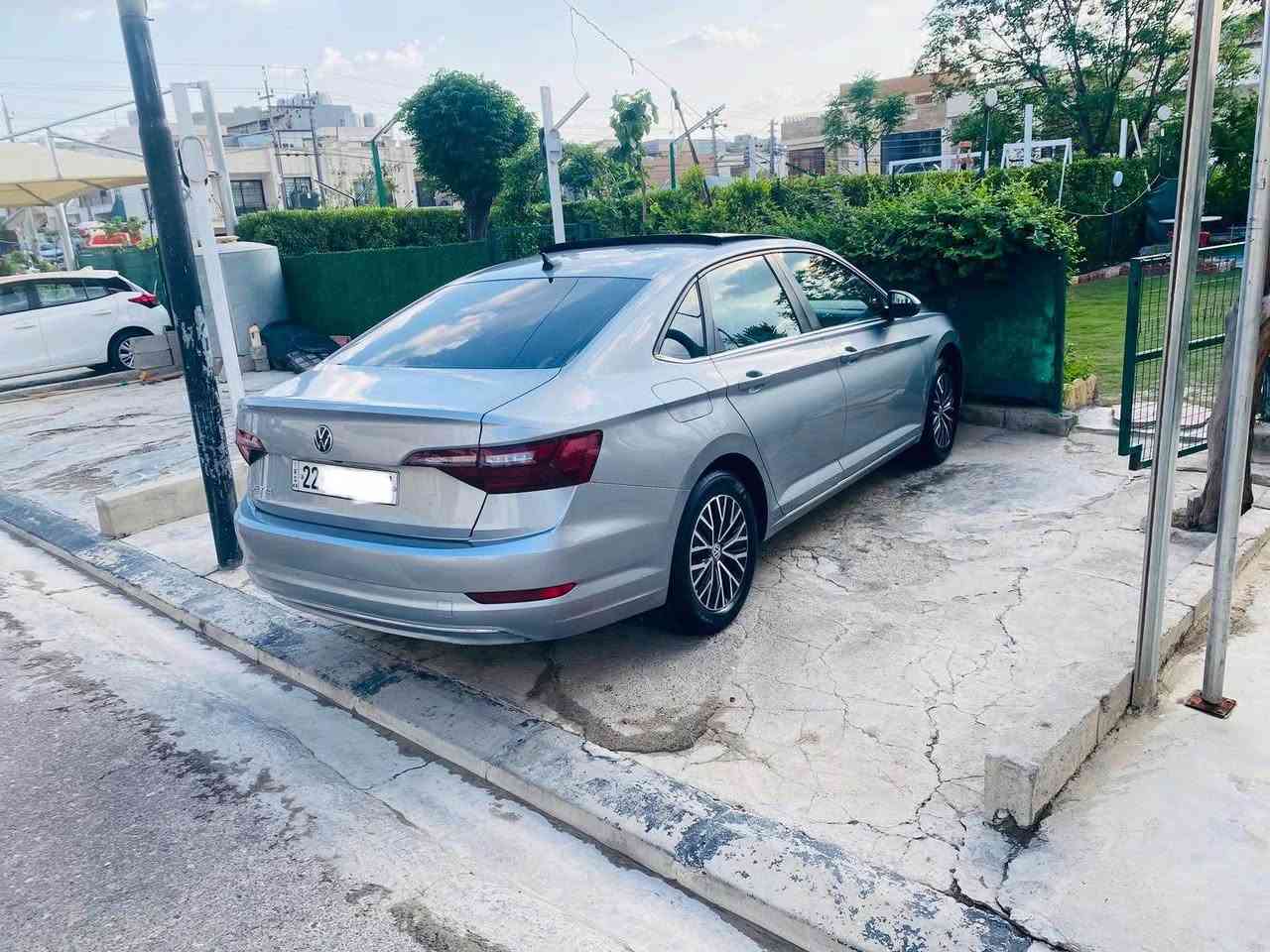 Jetta 2021 se plus 
جیتا   مۆدیل ٢٠٢١ 
مواسفات se plus 
گیر مکینه بشرت
رەقەم سنوئ نوئ تا ٢٠٢٩
٦٧ هزار میل رۆشتیه
گێرەکەی تەپەی هیه 
٥ پارچەو هەردوک شانی تەنها کلێرە 
بئ داخلی بەشەرت بەشەرت 
سعر ١١٦$ 
*********** أربيل, العراق
