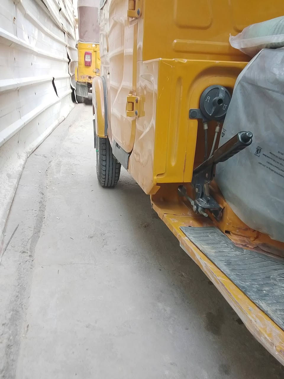 رجا رجا رجا ماهيمك الاامر مو شراي ميعجبك السعر اعبر المنشور 
لا تخابرني وتكلي العصر اجيك بقيه ونوب اتصل تكلي صار عندي شغل اذا اجه رزقه بيعه عمي بطلو هاي سوالف اكبار انتم . 
سلام عليكم . اعيد النشر بسبب الوعود ااكاذبه . ولنفسيات الصعيفه 
تك تك للبيع . مكانه كربلاء الحسنيه العطشي خلف معمل العجلاني نهايه  حي زهراء 
موديل ٢١ شهر ال5مكفوله من صبغ ولمعجون ولتفيلس شرط نفس لبصوره واحله بعد دراجه مامتعوبه تجي وتشوف بعينك . اوراق اوراق اوراق بيه معاملت تروج رقم بس ابيعك اوراق اوراق موتخابرني تكلي عبالي رقم 
***********رقم الهاتف اخوكم  خادمكم
