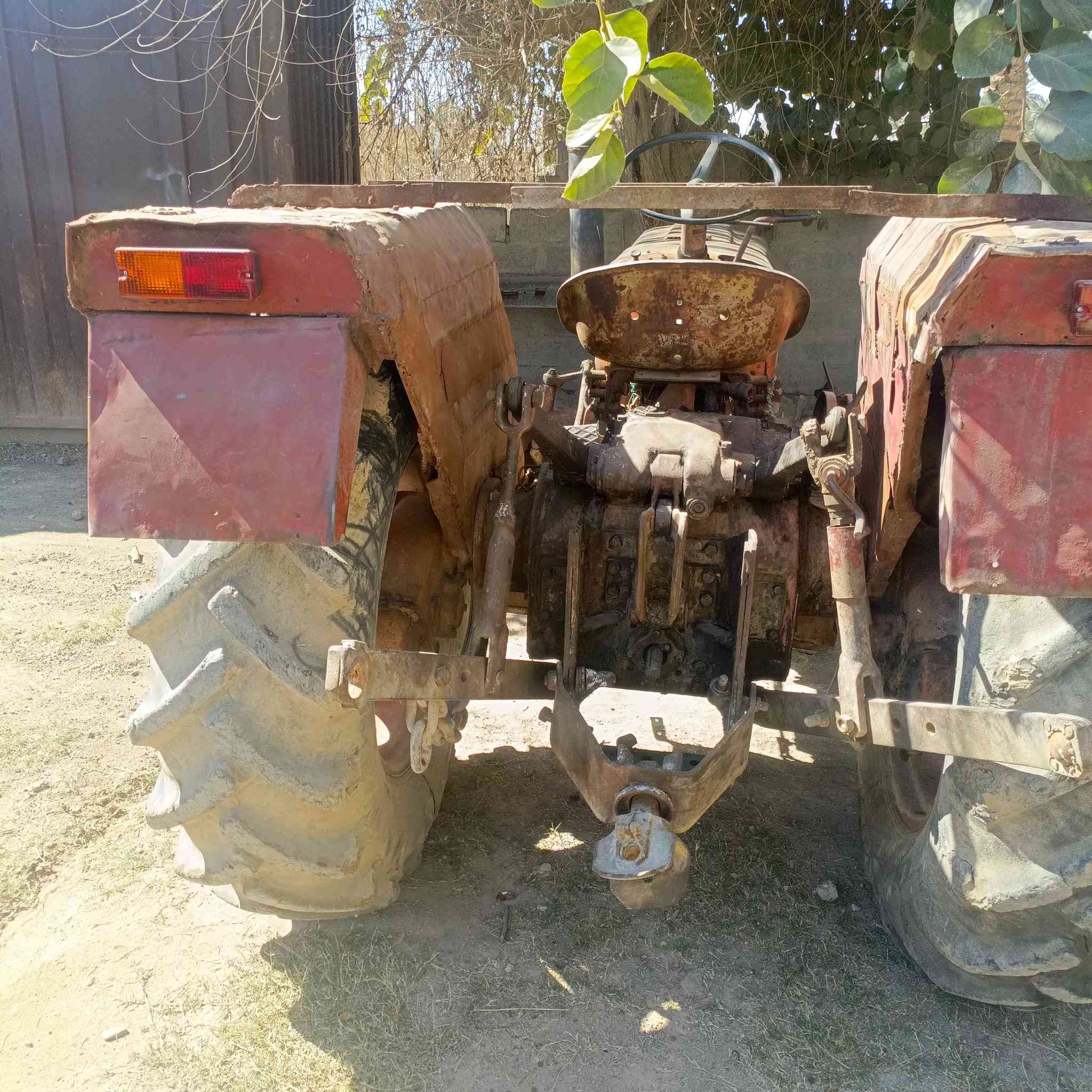 اللبيع عنتر 71موديل84شقاله اكسن وهودرليك وكير ومحرك وصدر/***********/سعر 3300بغداد اليوسفيه
