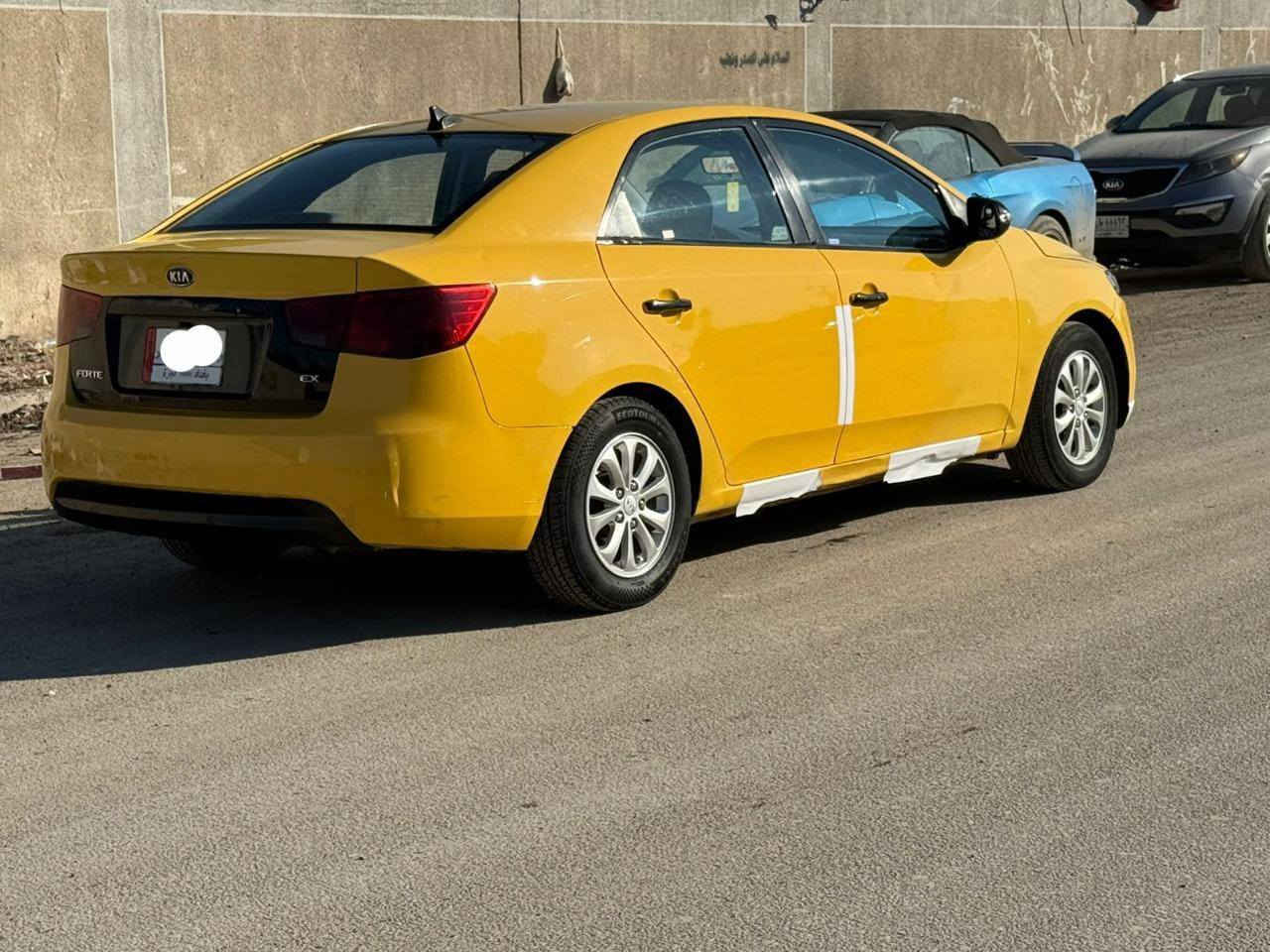 السلام عليكم كيا فورتي موديل ٢٠١٠ محرك ٢٠٠٠ دوش تدفئة وتبريد صدر امامي وخلفي ممتاز تخم تاير جديد داخل نظيف جدا ومغلف كهربائيات كلهه تشتغل سياره جاهزه للشارع مباشر وارد امريكي حادثها جاملغ وبنيد مكانها بغداد الدوره ابو دشير هاتف *********** سعرها ٨٢ مصفره هيئاه بغداد, العراق
