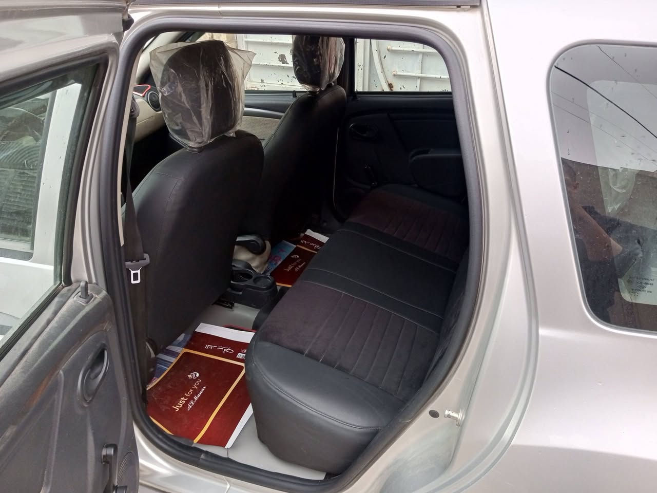 السلام عليكم 
رينو داستر فرنسي 2018 لون رصاصي
مكينة 2000 كير AT المرغوب مكفولات 
ماشية 108 الف
تدفئة وتبريد ثلج
بانزين وبيها منظومة غاز
رقم بغداد خصوصي انكليزي
هزة جديدة 2026 وسنوية جديدة
حره بأسمي مشروع وطني تحويل ثاني يوم
جاملغ امامي جهة السايق مبدل مال شركة بلادي
تخم تاير جديد صار 15 يوم من شاده
دوشمة كشنات وارضية جديدة 
شاشة تاب QLED وداش كام
سيارة بيت نظيفة جداً وما متعوبه
السعر 97 ورقة
مكان السيارة: بغداد الزعفرانية 
للاستفسار: ***********
