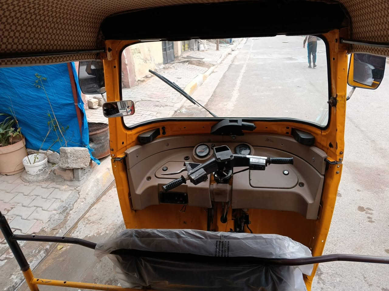 سلام عليكم تكتك 19 شهر 10
رقم وسنويه جاهزه عله اخر حبايه 
سعر 6500 وبيه مجال مكاني بغداد الحسينيه 
رقم ***********
