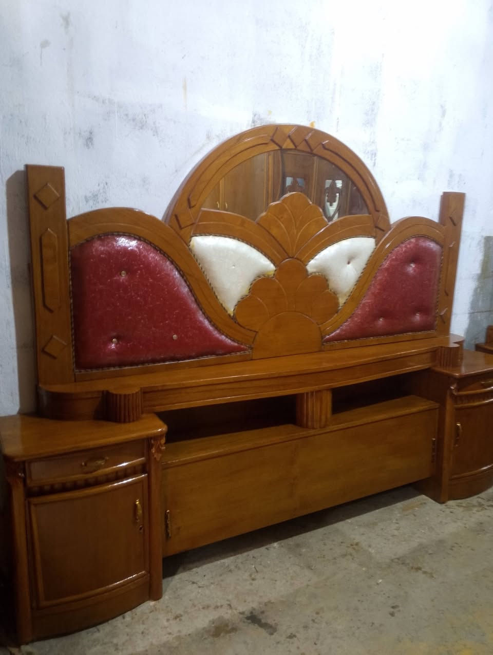 السلام عليكم غرفة سته طابقين نجاره نضافه فول العنوان حله شارع ابو القاسم الرقم *********** واتس
