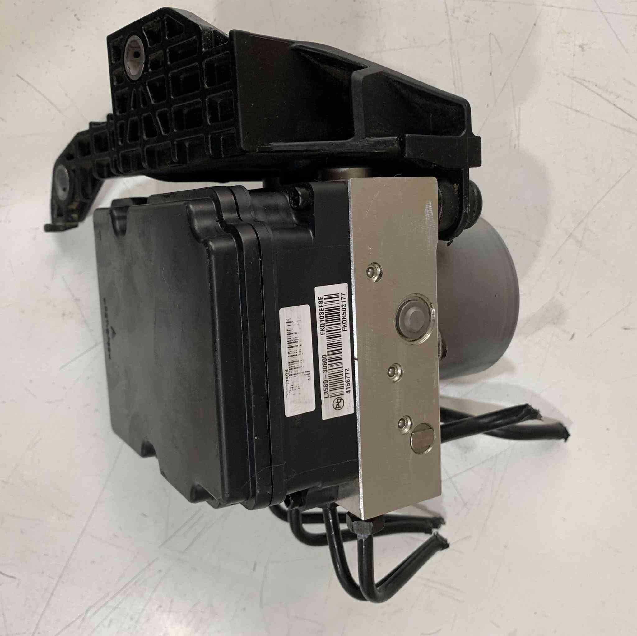 للبيع جهاز ABS شغال رقمه 3200مالت كي فايف موديل ٢٠٢٣  مالت كصه ملغي بيه بس AUTO HOLD السعر ٢٥٠الف مكاني حله أو الاتصال علي الرقم ***********
