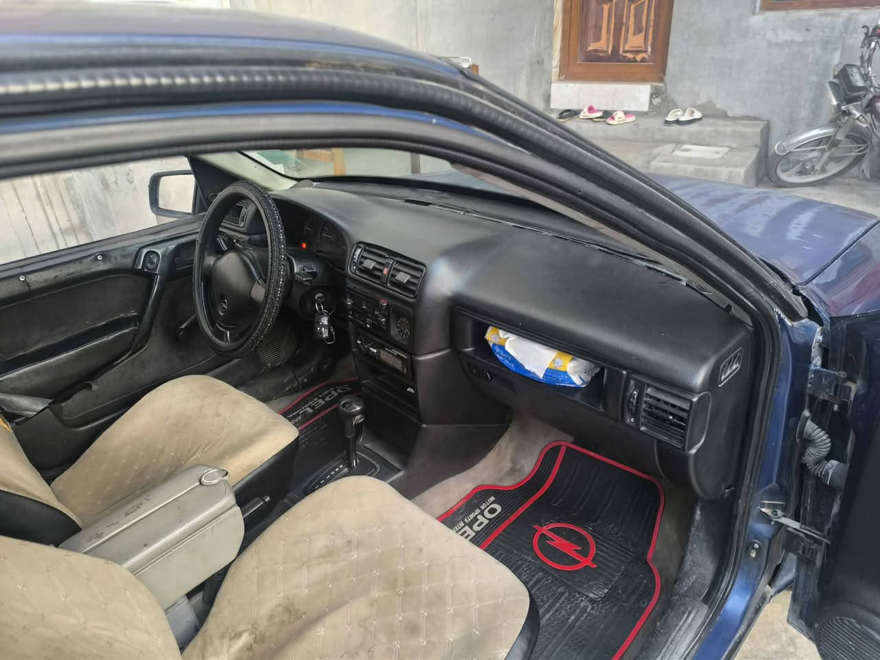 السلام عليكم اوبل 93 
كير محرك جديد تايرات جدد سنويه لحد 28 بطاقه بانزين كركوك باسمي السعر 48 وبيه مجال ***********
