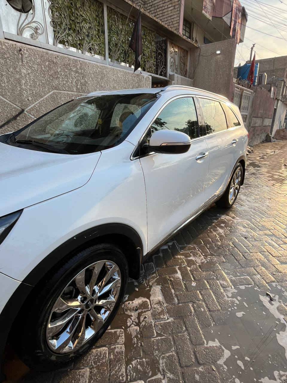 السـلام عليـكم
سورنتو موديل 2019 خليجي 7 راكب
ماشيه 88 الف 
لون ابيض 
مواصفـات السيارة نص فول
قماره حديد 
سايد بريك رجل 
٣ قطع تبريد 
مكينة 3500 كفاله 
كير كفالة 
بصمة ابواب وترحيب عند الاقتراب 
صندوق كهرباء 
سيارة جاهزه 
السيارة بيها بارد باب العبري وباب الورة قليل وباقي ع حالة بدون صبغ 
مكاني بغداد مدينة الصدر 
الاستفسار اتصل ع رقم 
***********
