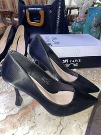 حذاء جديد • قياس ٣٧ • شنطة مستعملة