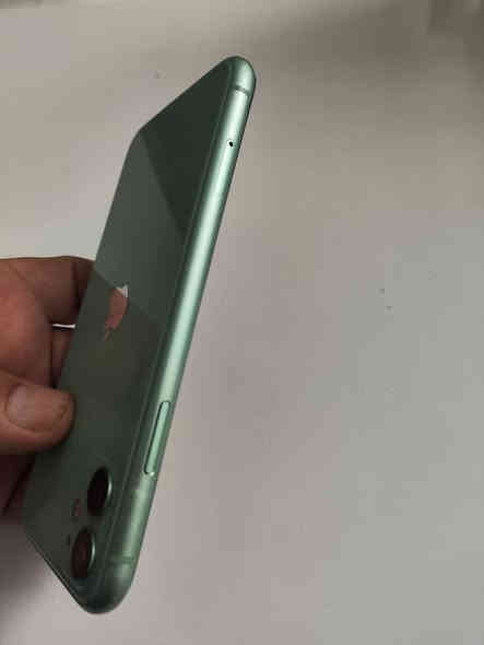 ايفون 11 ذاكرة 128 بطارية 81 مبدل شاشة مال غير جهاز بطارية بلادي كلة شغال فقط فيس ايدي متوقف سعرة 200 وبي مجال بسيط ***********
