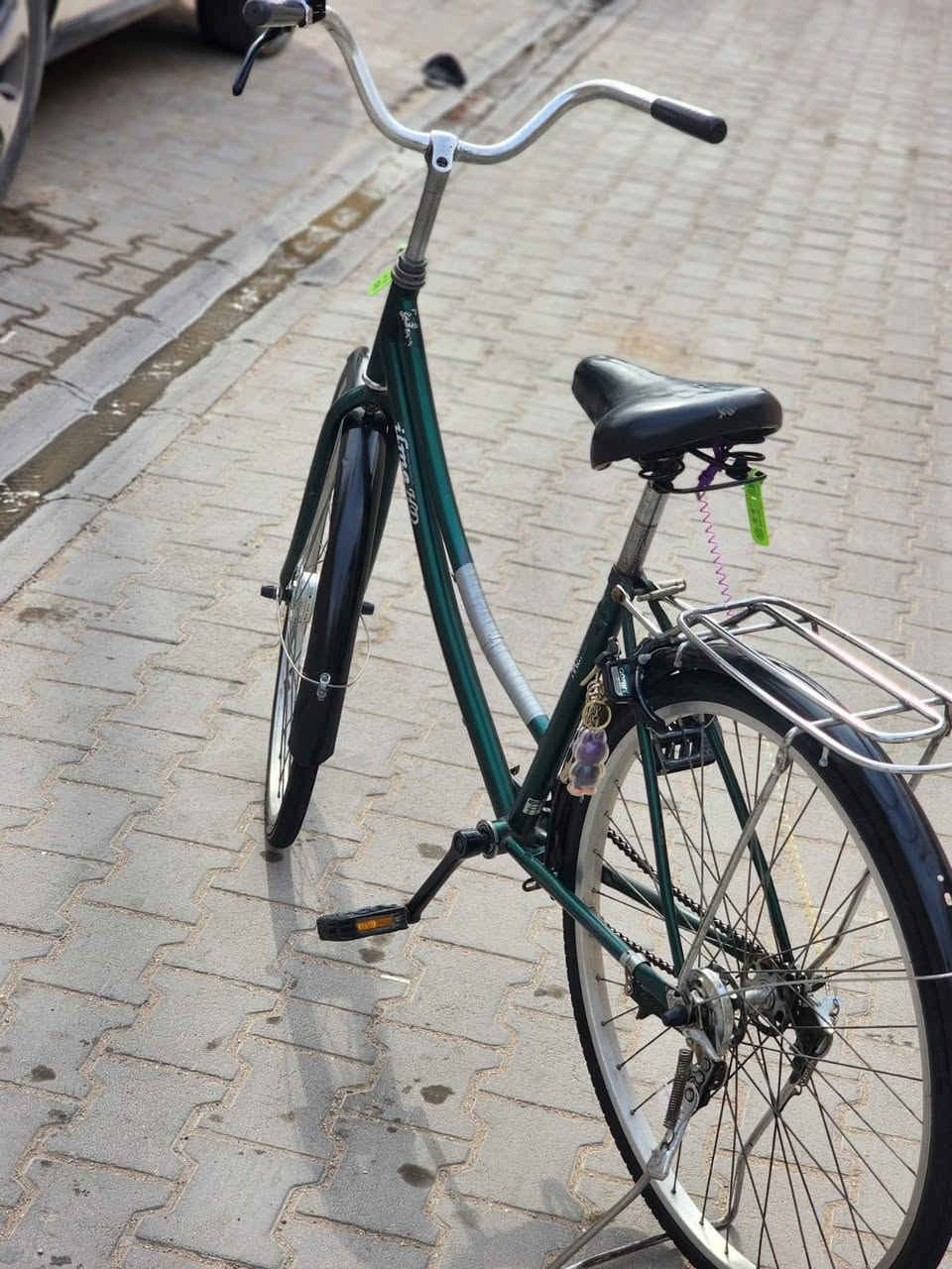 السلام عليكم للبيع بايسكل موديل 2018
بايسكل نضيف نقصه فقط واير وسيم مال بريك 
لون مميز زيتوني مكانه كربلاء السعر 65وبي مجال
رقم الهاتف *********** واتساب
