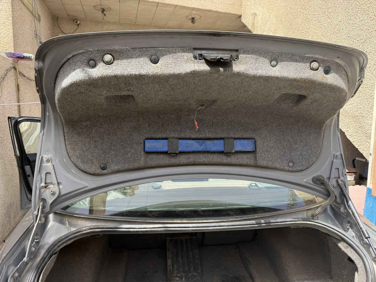 السلام عليكم 
bmw e90 
موديل 2009 خليجي بصمه 
وياهه بصمتين بلاديات 
رقمً بغداد انكليزي بأسمي سنويه وهزه جدد شرط تحويل 
تبريدقطعتين 
تحكمات ستيرن جهتين 
كيرعادي ٧ نمر 
محرك اربعه سلندر تنفس طبيعي حته ع مي تمشي انسه صرف بانزين 
صدر امامي خلفي جديد 
خمسه ويل كب جديد 
خمسه تاير نقشه وحده مبدل جديد
كهربائيات بوضع شركه مامدوده ايد بيهه 
كير ومحرك بشرط جددوعندي محرك حاويه مال وارد هم انطي وياهه لليشتري سياره هديه 
حجر بيئه بلاد صالنصه صوت حلو 
داخل سياره جديدزيرو
داخل المحرك بوضع شركه 
داخل صندوك جديد
حته العوازل البلاسك الجوه ع شواصي موجوده 
السياره بيهه جاملغ خلفي كلير وبيه شبر بل جاملغ والبنيد صبغ وجراد بل قماره 
مابيه اي نقص ترايك ال المانيا 
*********** متوفر واتساب
مكان السياره المنصور او بغداد الجديده
