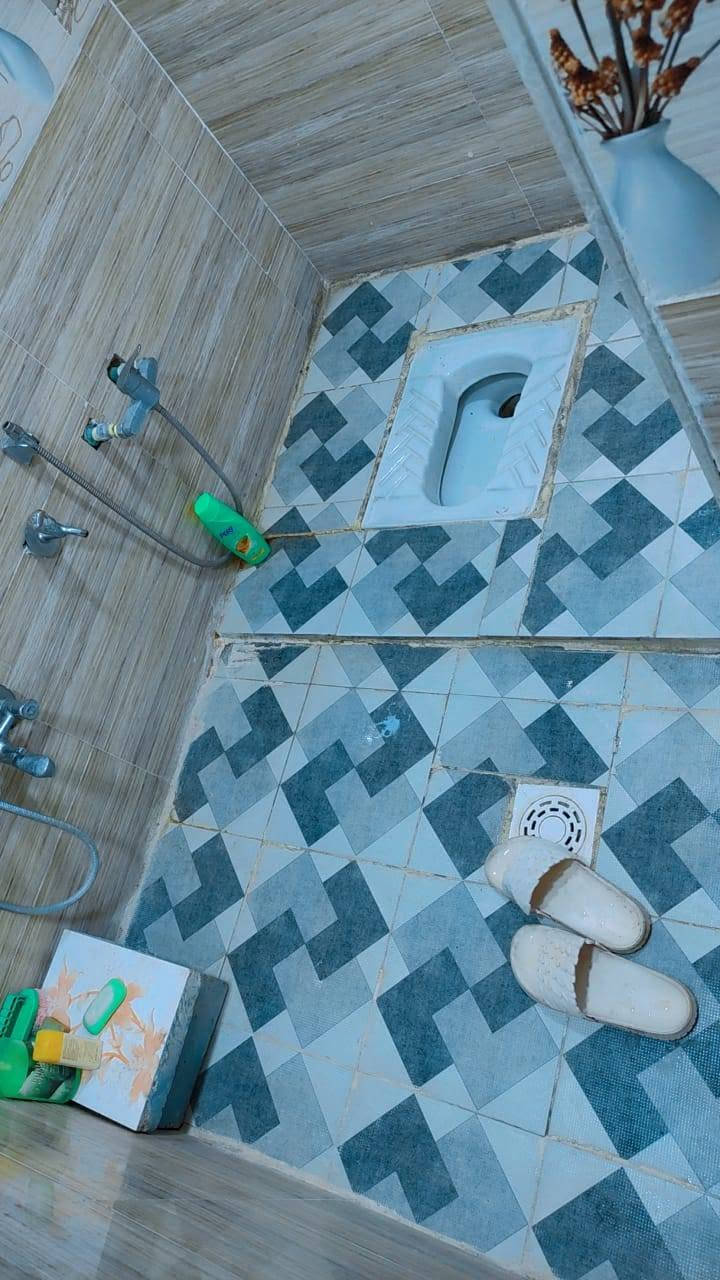 سلام عليكم بيت بزارعي حي ميسان سكلت الكرعاوي اللبيع 100متر مربع يحتوي علا غرفه وصاله ومطبخ واستقبال حمامات ثنين وبي غرفه فوك مكامه عايزه بس بورك ورضيه صطحه مطبك فرشي كامل لبيت ***********
