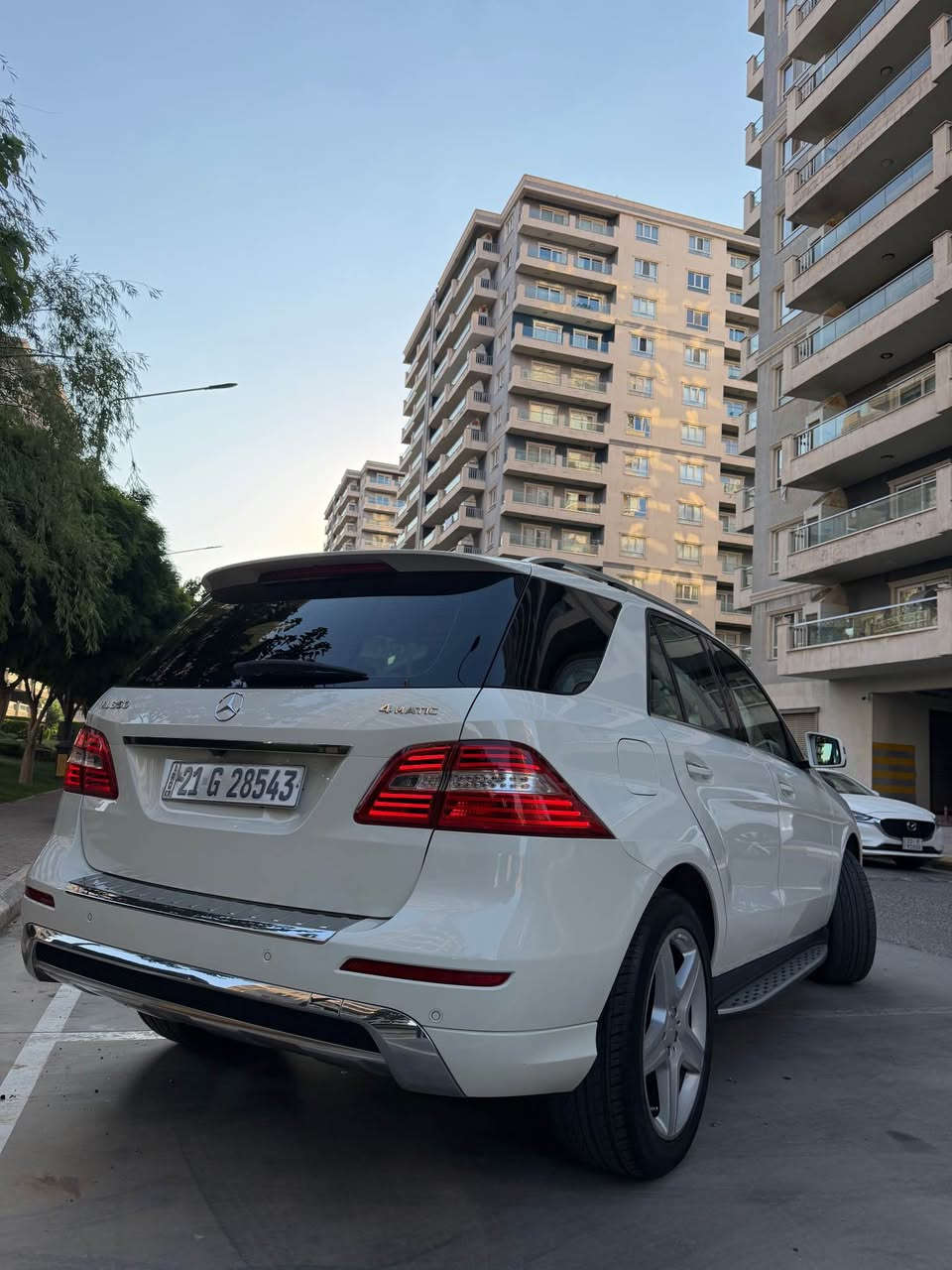 Mercedes-Benz ML350 2013 سەیارەکە زۆر باکە فول فولە بێ بۆیاخە خلیجیە ١٠٠هەزار کم حەقیقی رۆشتوە زۆر کەم دەرکراوە پانۆرامایە ئۆتۆپارکە ناوزەردە بۆدی AMGیە  
سنوق جەگە پێش و دوا حاسەیە ڕادارە کامێرە یە ناوی ٣ رەنگ ئەگۆرێت سەیارەکە زۆر پاکە مەکینەو گێری نەکراوەتەوە تەقەو ڕەقەی نیە لۆکە سەیارەکە هی مەعرەز نیە سعرى ٢٤٨ گەڵاو مامەڵەیەکی کەم *********** وەتسئەپ *********** السليمانية, العراق
