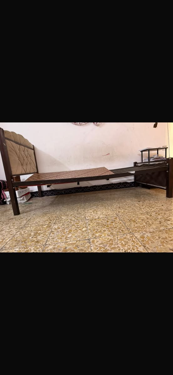السلام عليكم جرابي عدد ٣ بسعر ١٠٠  بغداد السيدية ***********
