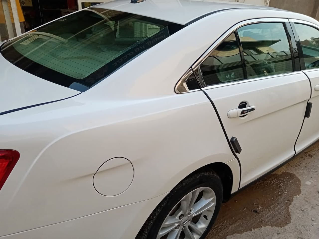 للبيع فورد تورس وارد امريكي موديل 2013، رقم بغداد،سنوية 2027، گير محرك تبريد مكفول، السيارة كلها مكفول ماشية 62 ضربتها شبر بالبنيد الامامي ومصلح يدوي 
السيارة بأسمي السعر 130$ 
للتواصل ***********
