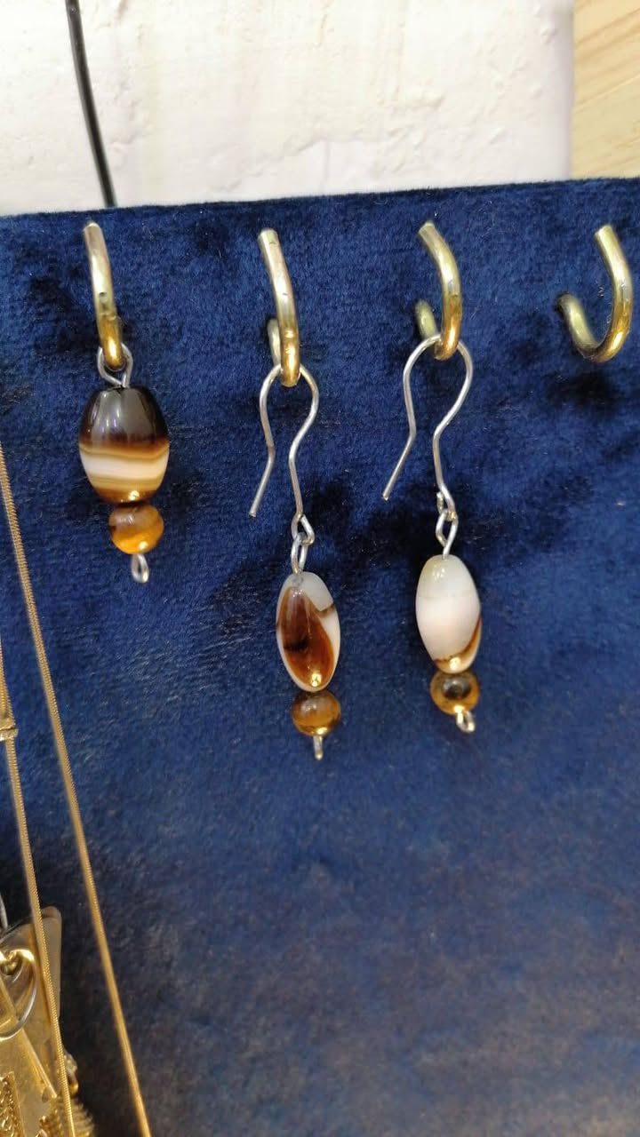 كلادة وتراجي وزنجيل فضة عيار ٩٢٥ من حجر السليماني عين صريحة للخير البركة والرزق والمحبة والقبول
سعر العرض ٣٥ الف دينار مع التوصيل


**إذا كنت صاحب هذا الإعلان وتريد حذفه لأي سبب، رجاءا أرسل رسالة إلى الدعم الفني**