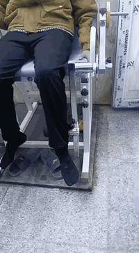 📌استمرار وإعادة تأهيل تمزق جزئي للرباط الصليبي الأمامي عن طريق تقوية أوتار الركبة واستهداف العضلات الخلفية للفخذ (Hamstring muscles) والتي تعتبر الجزء المهم والاساس للركبة والمساعد للرباط الصليبي الأمامي وحمايته من التمزق
يتم ذلك بواسطة جهاز إعادة تأهيل عضلات الفخذ (Leg curl machine)

العنوان/بغداد/الأمين2/شارع النواب مقابل كراج سوق الشهداء 
***********
