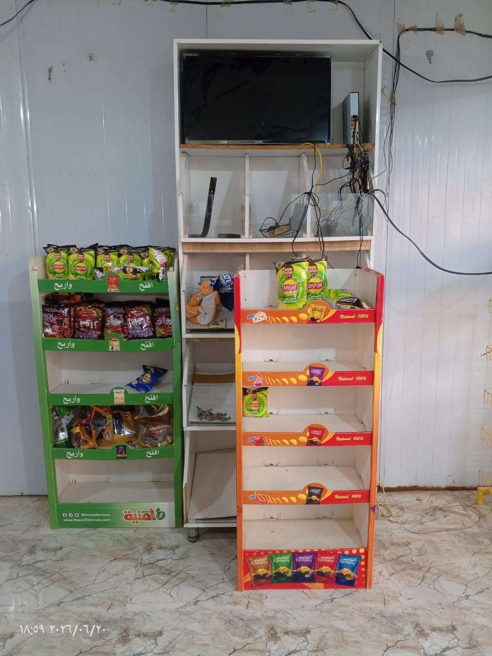 السلام عليكم 
رفوف محل للبيع مع سفينة وسطية وسقف ثانوي وجام خانة
للاستفسار
***********  واتساب فقط
المكان خاجية
