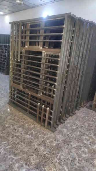 معمل حداد السلام بواب وشبابيك جملة فقط جنل ٣ مليم ونص ولا داخل مليم ونص شخل درجة ولة مكاني بغداد جملة فقط ***********
