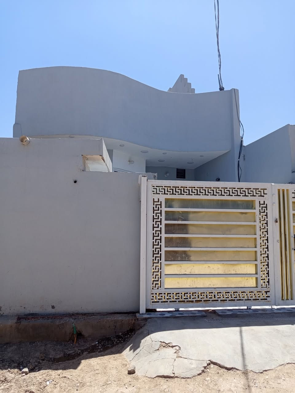 بيت في الخالص منطقه مقابل اسواق الغدير حي شمر ١٢٥ متر طابقين للبيع 
الاتصال عل رقم ***********
