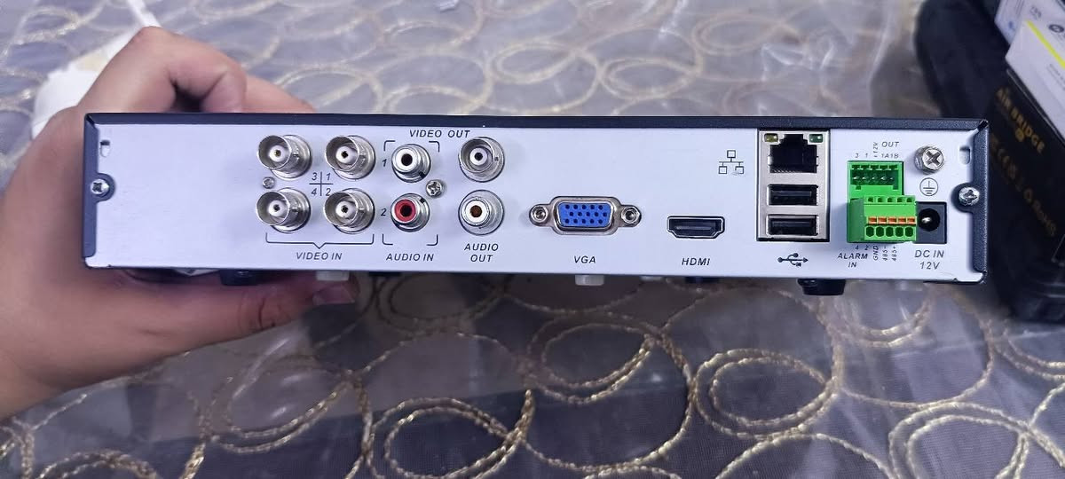 جهاز DVR اسوار الاصلي مع هارد 1 تيرا اصلي وكاميرا سامسونك الاصلية صنع كوريا
الهارد شغال فحصته على راك خارجي شغال وطبيعي والكاميرا شغاله لكن الجهاز ما اشتغل ما اعرف شنو مشكلتة ابيع على هذا الوضع اضمنلك الهارد والكاميرا شغالات 
كلهن 35 ومتوفر توصيل لكل العراق


**إذا كنت صاحب هذا الإعلان وتريد حذفه لأي سبب، رجاءا أرسل رسالة إلى الدعم الفني**