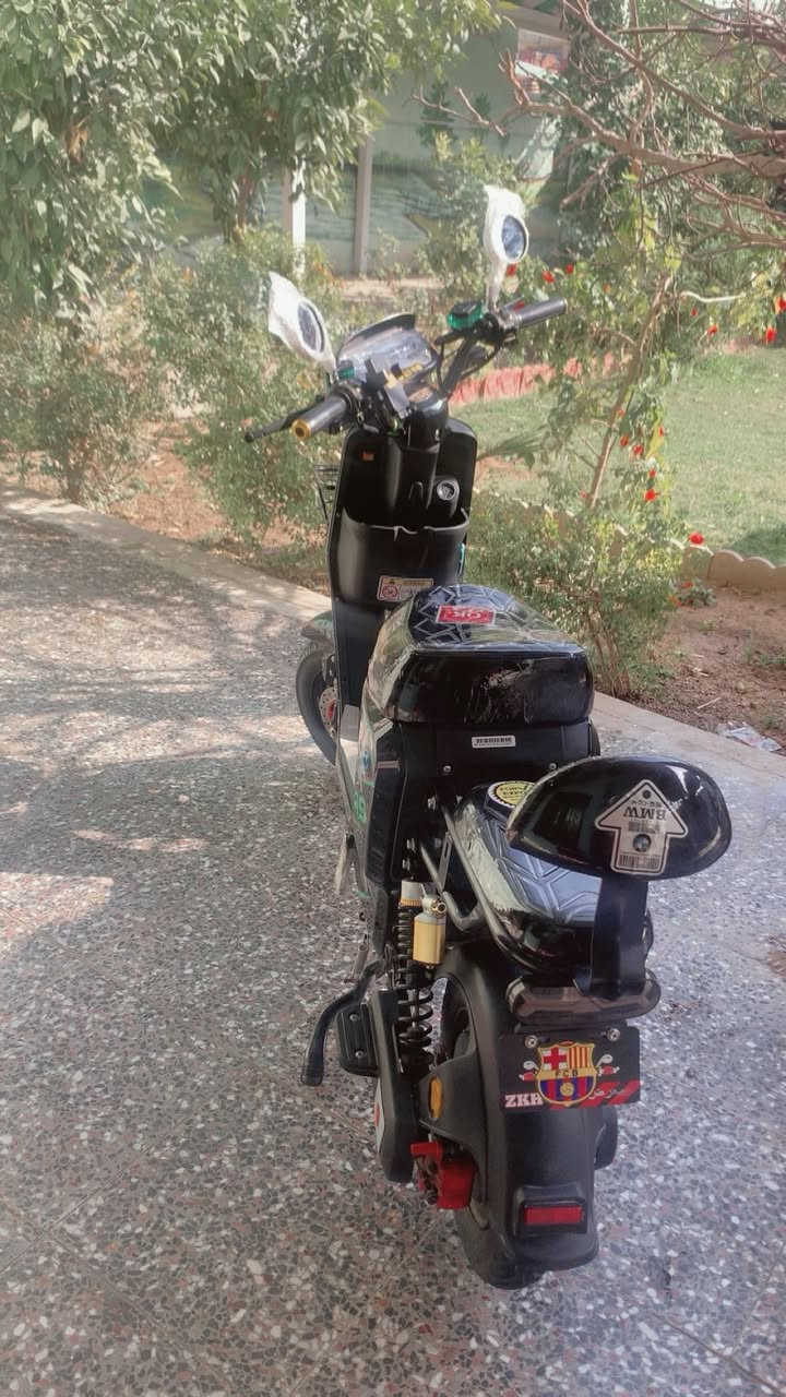 سلام عليكم  دراجه R9 للبيع موديل 2026

دراجه جديده بل سليفون بطاريات كبار ليثيوم حجم البطاريات 32 دراجه مغلفه الكشنات حراري مثل ما موضحه بل صوره كدامكم سعر 550وبيه مجال العنوان بغداد المدائن القادسيه متواجد عل خاص فقط


**إذا كنت صاحب هذا الإعلان وتريد حذفه لأي سبب، رجاءا أرسل رسالة إلى الدعم الفني**