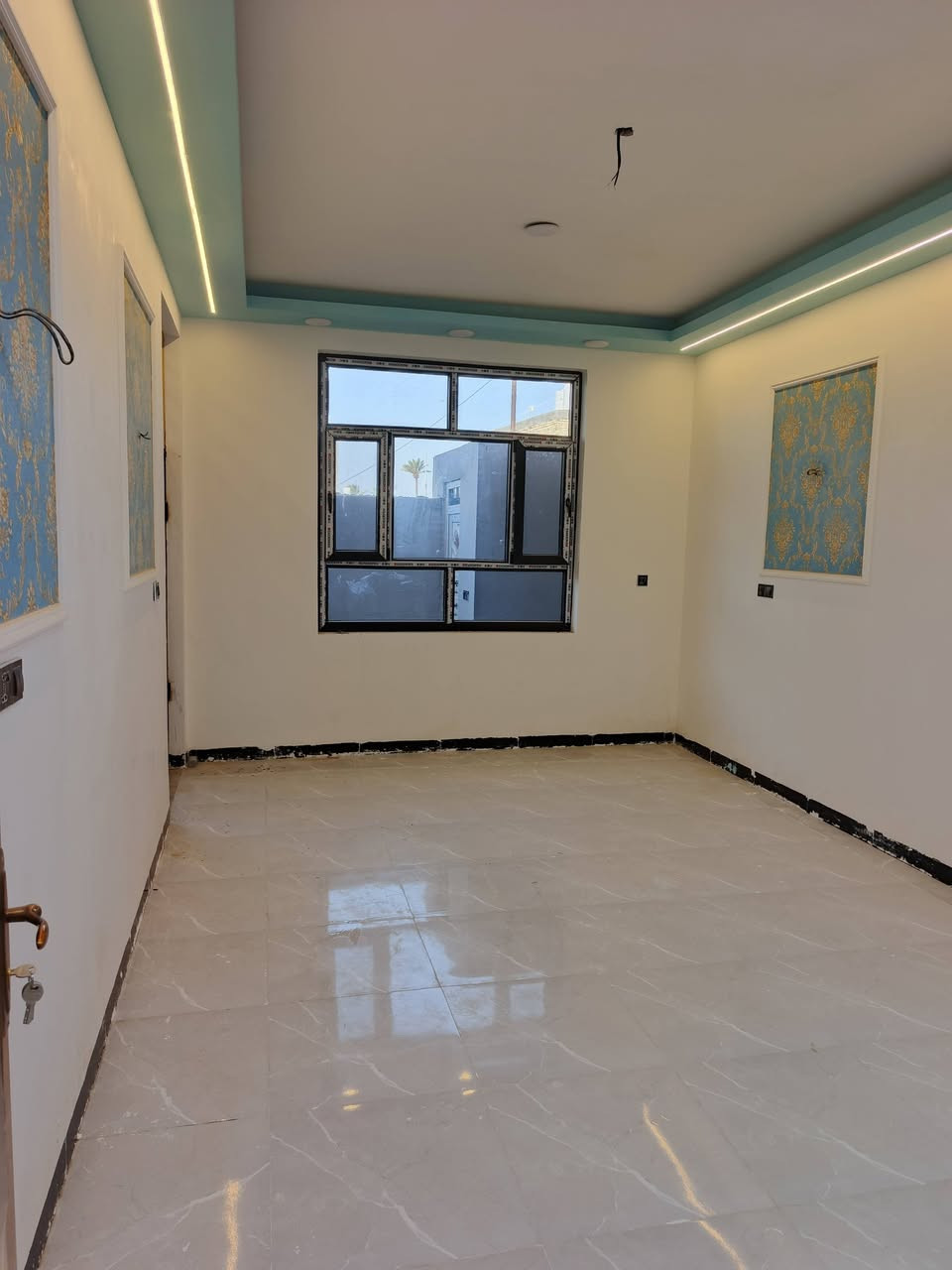 🏠دار   للبيــــــــــع    طابو زراعي سند ٢٥
فـٓــــي
محيزم  ٤ / شارع العلويه شريفه الجديد

مقابيل الملعب الخماسي. 

يبعد عن شارع العلويه شريفه

٢٥٠متر
____________
المساحه ١٥٠  متر
٧٫٥٠ × ٢٠.

زيرو استلام مباشر
________________
🧱تفــاصيــل
غرفـــــ عــدد ٣وصالــــــــــة وهـــــــــــول ومطبــــــــخ  ومجـمــــــــع صحــــــــيات  داخليـــــة  وخارجيـه ومنـــــــــــاور وطــــــارمـــــ .
___
__________
💲متوفر كافه الخدمات / /  /ماء/ كهرباء/ انترنيت ضوئي
_______________
مـراسلـه الــصفحه او زيـاره     #مكتــــــ ب القمه للعقار
#الكائــــــــــن
فـــي شارع ٨٠ شارع العلويه شريفه الجديد  ___________________________________
📲***********
________
@إشارة
