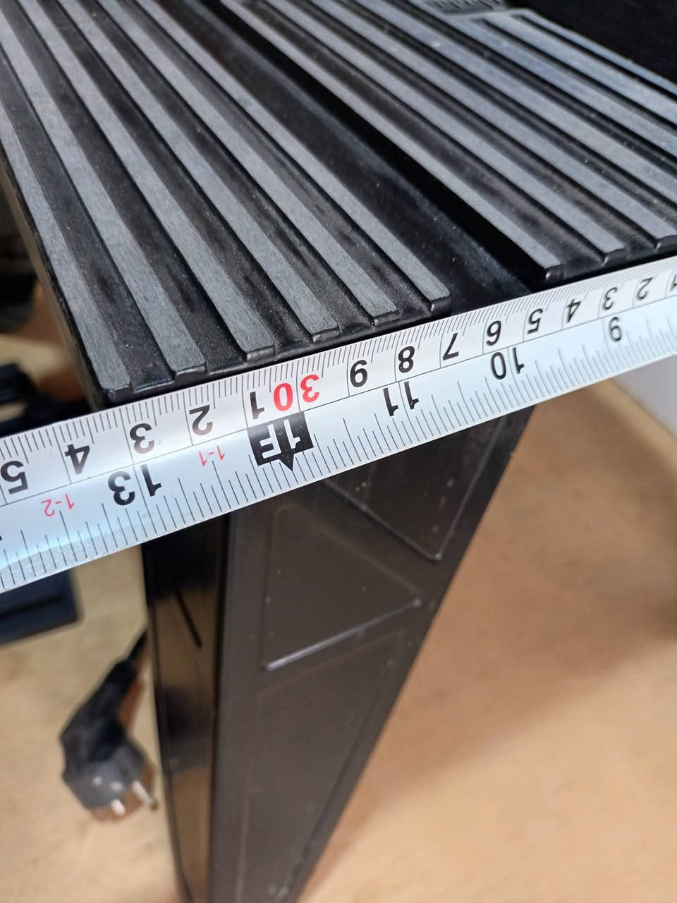 ميز فريزه المنيوم ٥٠ ألف
