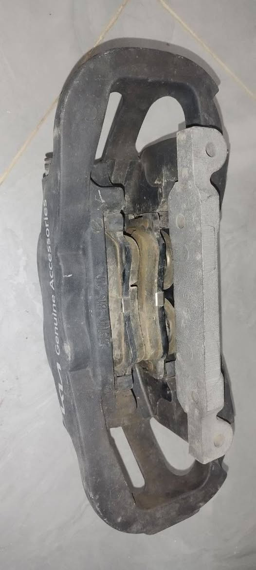 فك بريك (Caliper) كيا رياضي أصلي (4 بستن) من شركة Mando.
القطعة بحالة ممتازة، مناسبة لموديلات كيا (تيلورايد، سورينتو)، جهة اليسار (19L).

​للاستفسار والسعر: ***********

اتصل بينا وتدلل.
