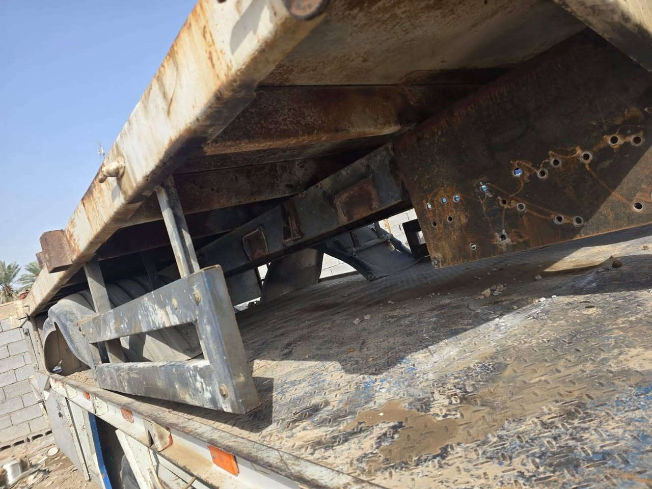 السلام عليكم
بدي سكانيا للبيع طول 6 الا ربع + قاعده كرين +طبشه ودافعه +تانكي هايدروليك السعر 25 ورقه 
 مكاني مسيب 
***********
