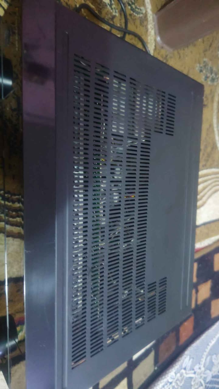 AI
الكل
المطابقات التامة
المنتجات
المحتوى المطابق مرئيًا

undefined
undefined
undefined
‫5 مواقع إلكترونية
Pioneer VSX-820 هو جهاز استقبال صوت/فيديو متعدد القنوات (5.1 قناة) مصمم لأنظمة المسرح المنزلي. يدعم الجهاز مجموعة واسعة من تنسيقات الصوت عالية الدقة ويوفر خيارات اتصال متنوعة. 
المواصفات الرئيسية
الطاقة: يوفر طاقة بحدود 110 واط لكل قناة عند 8 أوم (أو 125 واط عند 6 أوم)، وهو مصمم لـ 5.1 قناة صوتية.
الصوت: يدعم فك ترميز تنسيقات مثل Dolby TrueHD و DTS-HD Master Audio، و Dolby Pro Logic IIz.
الاتصال:
يحتوي على 4 مداخل HDMI متوافقة مع إصدار 1.4، مما يجعله جاهزًا لتقنية العرض ثلاثي الأبعاد (3D).
يتضمن مدخل USB أمامي معتمد لأجهزة iPhone/iPod، مما يتيح التشغيل الرقمي المباشر وشحن الأجهزة.
يحتوي على مدخلين بصريين رقميين ومدخل محوري رقمي واحد.
الميزات: يشتمل على نظام المعايرة الصوتية التلقائية متعدد القنوات (Auto MCACC) لتحسين الصوت حسب خصائص الغرفة. 
هل ترغب في معرفة المزيد عن خيارات الاتصال المتاحة في هذا الجهاز؟
Pioneer Audio/Video Multi-Channel Receiver VSX-820 | eBay

eBay
Pioneer Audio/Video Multi-Channel Receiver VSX-820 | eBay...هذي مواصفاته من الموقع الالكتروني  للصوتيات .واذا اتحب تعرف اكثر اكتب موديل الجهاز موجود صور مرفوعه بل وصف بيها موديل الجهاز ابحث عنا بل تفصيل وشوف امكاتيات الجهاز .جهاز.حجم كبير وثقيل جدا.يصل مع كل القنوات مجموعة قدرت صوته 500واط  تقريبا 
للعلم الجهاز يعمل عل كهرباء 220فولت مباشر........ بغداد, العراق


**إذا كنت صاحب هذا الإعلان وتريد حذفه لأي سبب، رجاءا أرسل رسالة إلى الدعم الفني**