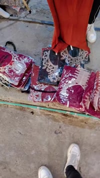 شلعه  صيفيه ملابس أطفال ونسائي تفتح بيها محل كامل جملتها عليا مليونين ...