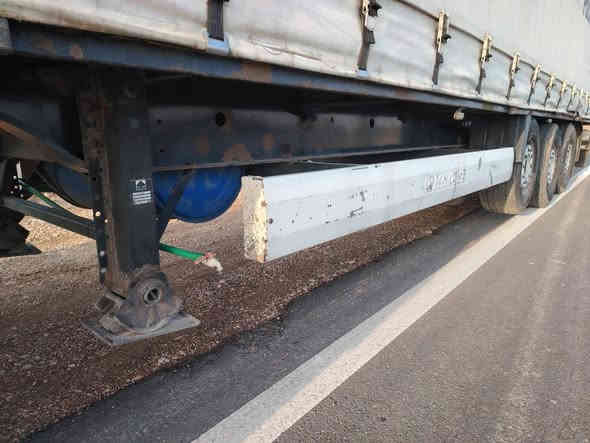 السلام عليكم . مان بريفان فول موديل 2012 مكينه 480  تك سوبر بدون بخار او صرف . عربانه كرون موديل 2012  دنكير مارسدس . السياره جاهزه مابيها نقص. سبلت شغال تبريدها شغال هزه جديده العربانه محجر جاهز تخم تاير ... السعر   340 وبيها مجال حك الجيه . الاستفسار اكثر ***********. العنوان خانقين
