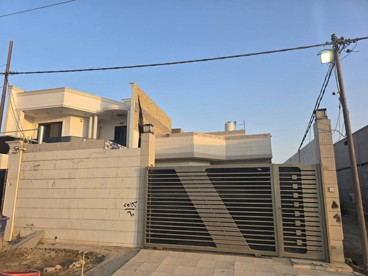 بيت للبيع
الموقع : التقيه الثالثه 
المساحه 300 م ✔️
الواجهه : 10م ✔️
_______________ 
تفاصيل البيت 👇🏿
فوق صاله 
غرفتين نوم  🛌 واستقبال ومطبخ وصالة ومجمع صحيات 🛀🏻

بناء حديث كونكريت مسلح 📐

🔑
~~~~~~~~~~~~~~~~~~~~~~~~~~~~~~~~
دار سكن للبيع 🏠
الموقع : التقيه الثالثه عالشارع العام مقابيل بنزين خانه عبد الامير عبيس
________________________________________
المساحه 300 م ✔️
الواجهه : 10 م ✔️
________________________________________
تفاصيل البيت 👇🏿
طابق واحد/ 
غرفتين نوم  🛌 واستقبال ومطبخ وصالة ومجمع صحيات 🛀🏻

بناء حديث كونكريت مسلح 📐

***********
