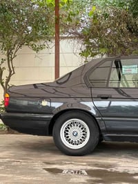 BMW موديل 1993 حجمها 730  السيارة بلادية مكفولة كفالة عامة من الصبغ كش...