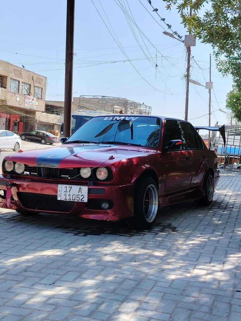 السلام وعليكم بي إم زعره موديل 1990 السياره مصبوغة عام كير مكينة خير من الله تخم تاير مكينة مسكر السياره مزود عليهه هواي شغلات كزوزات صوت كلش حلو دمامات صوت هواي بيهه شغلات السعر 48 مكاني بغداد البياع الرقم ***********
