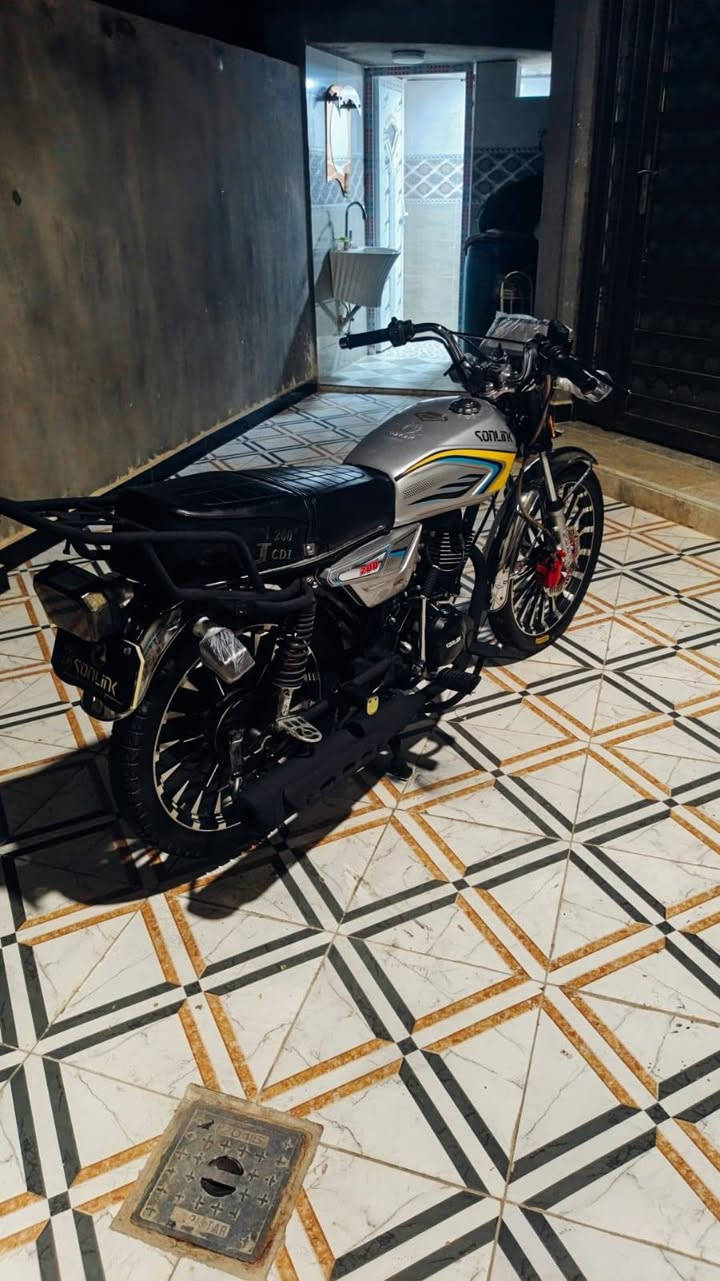 تحية طيبة 🏍️
سونك 25
نقص دشبول فقط
مكينة مامفتوحة 200
السعر 725 بيها قليل 
للبيع جناية فقط
***********
***********
مكاني واسط العزيزية
