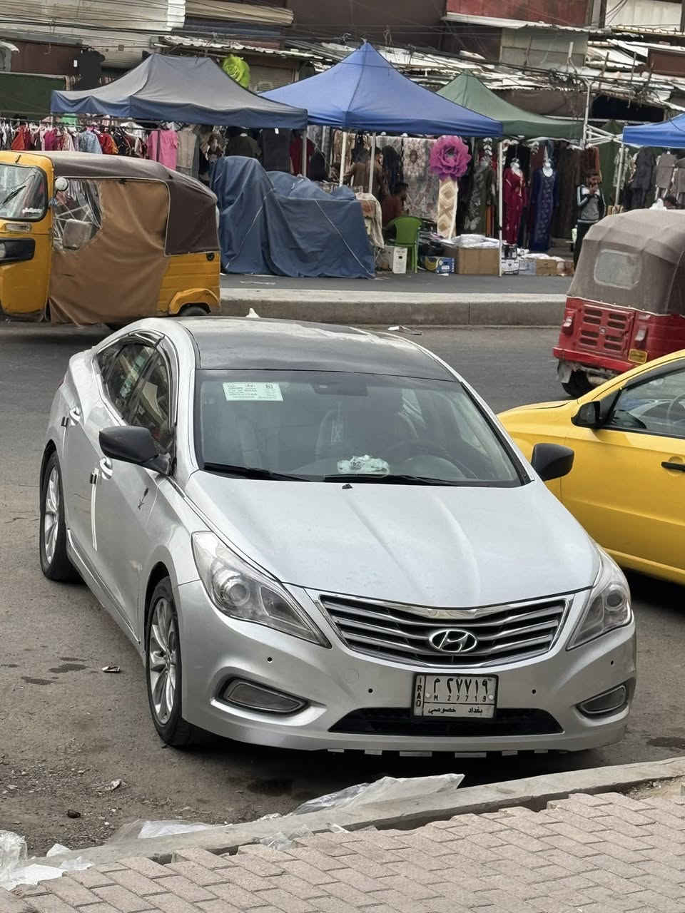 سلام عليكم عندي ازيرة موديل 12 خليجي محرك 3300 سيارة مجفية ع صحة السايق ولقمارة بيها صبغ ومعجون  بيهة تخم تاير موصفات فول عدة الفتحة يحتاج الها ترتيبات بسيطة كدامكم الي تعجبة ياخذها بلاش ولي ما تعجبة جوة نعالة  هاذ رقمي ***********اريدها 85
