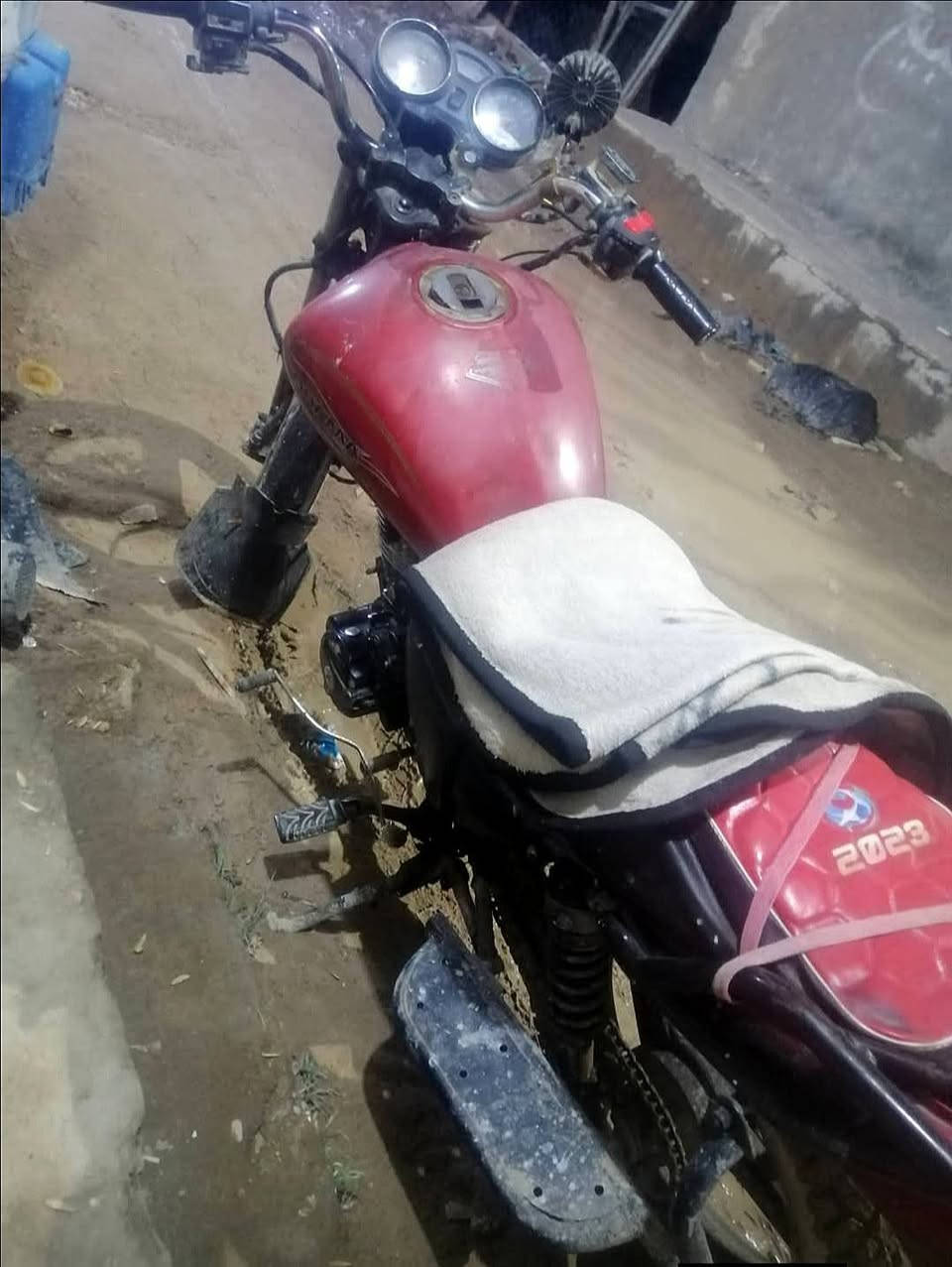 سلام عليكم دراجه أوبامه للبيع أوراق اصوليه سلف هندر محركه أوبامه مالتهه الأصلي سرعة 180 
سعره 375 وبيهه مجال 
رقم ***********
