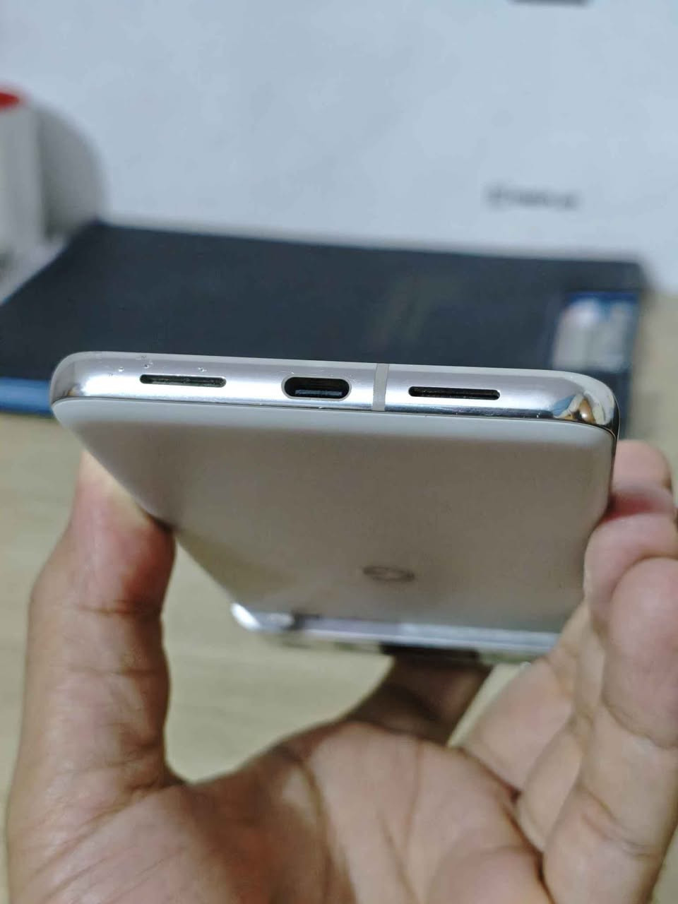 موبايل Google pixel 8 pro 
مستخدم نظيف نظافته 90% 
مكفول من الخلل او التصليح 
رام 12 ذاكرة 128
سيم كارت +E-SIM
ملحقات شاحن اصلي فقط 
السعر 480 الف 
كربلاء حي الغدير شارع المشجر 
توصيل موجود *********** كربلاء, العراق
