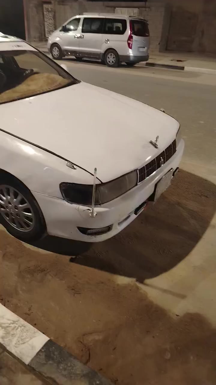 السلام عليكم كرسته للبيع ٠ جاهزه  مكينه وكير ونجي جاهزه  سنويه  لل ٢٧ راعيه موجود تحويل مباشر كثه جنطه ونقل جثه سعر ٢٦   مكان بصره ***********
