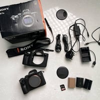 Sony 7 III النظافة 100%  الشتر 13k  بطاريات عدد ٣ واحد منهم شحن تايب س...