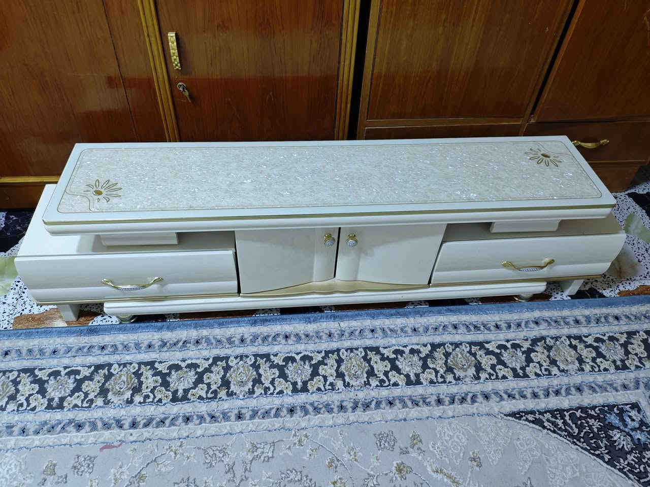 السلام عليكم بنات عندي هذا ميز مال تلفزيون  وكرسي للبيع نضيف


**إذا كنت صاحب هذا الإعلان وتريد حذفه لأي سبب، رجاءا أرسل رسالة إلى الدعم الفني**