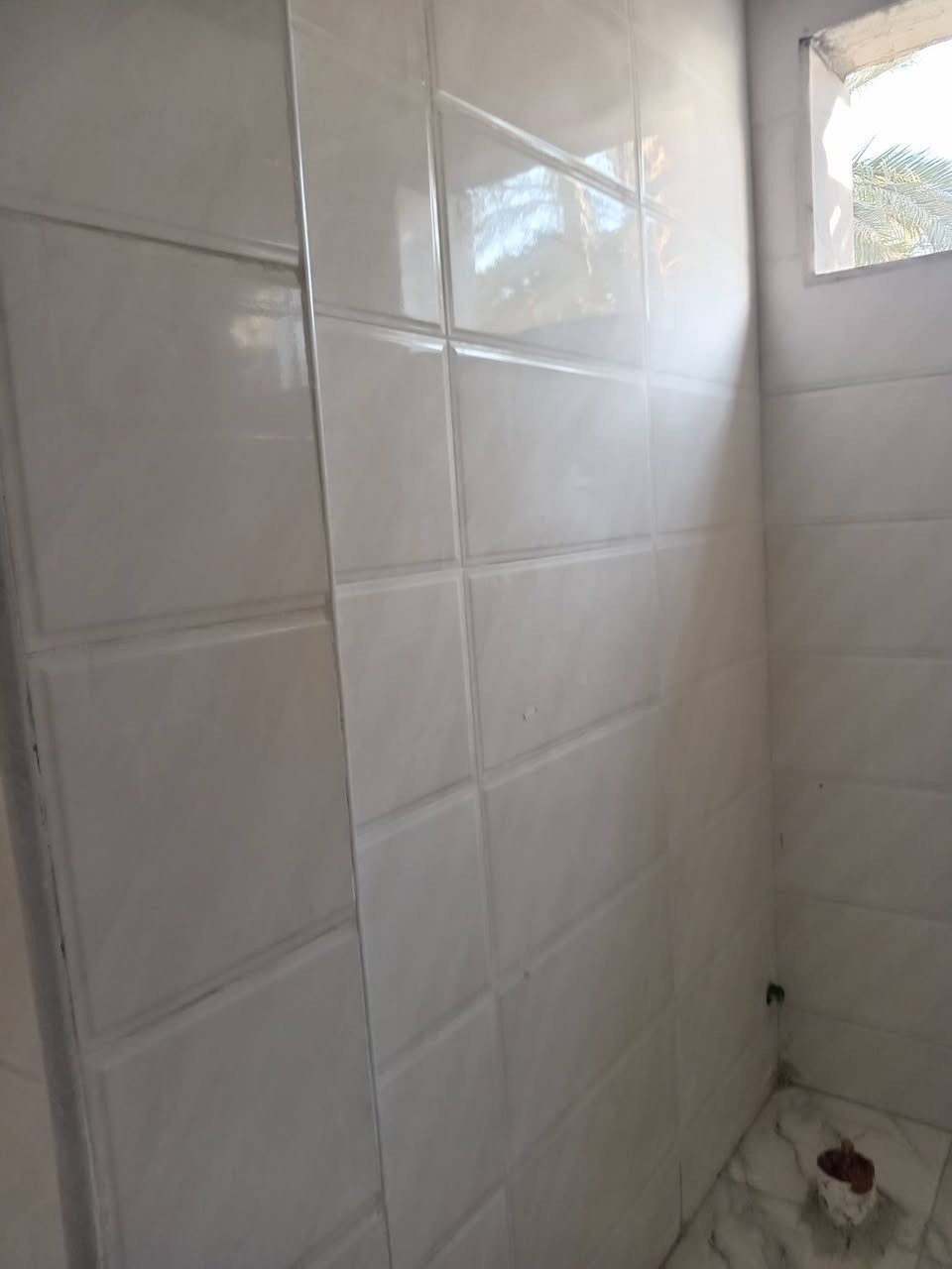 سلام عليكم خلفه سراميك متفرغ شغل استلام مهندس 1ع 1 سكني بغداد رقمي ***********
